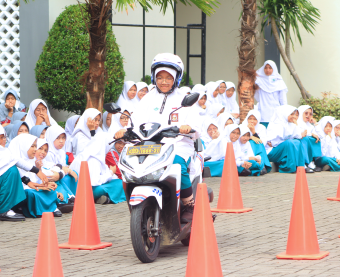 Siswa SMA IT Al Irsyad Purwokerto Dapat Edukasi Safety Riding dari Satlantas Banyumas