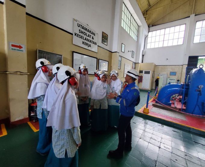 Belajar Sambil Have Fun: Keseruan Outing Class Siswa SMA IT Al Irsyad Al Islamiyyah Purwokerto Mengunjungi PLTA Ketenger, Purwokerto