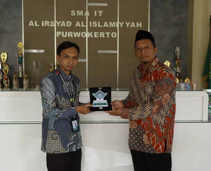 SMA IT Al Irsyad Al Islamiyyah Purwokerto Terima Kunjungan Studi Banding dari SMA IT Ibnu Abbas Klaten