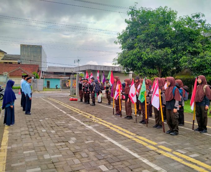 Kejar Kenaikan Tingkat : 16 Penegak Bantara SMA IT Al Irsyad Al Islamiyyah Purwokerto Lakukan Pengembaraan