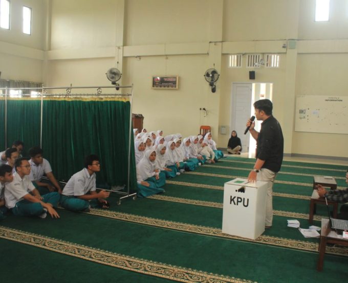 Jelang Hari Pemilu 2024, SMA IT Al Irsyad Al Islamiyyah Purwokerto Menggelar Sosialisasi Pemilih Pemula