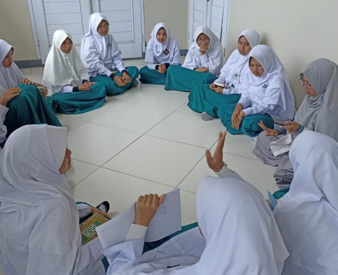 Meningkatkan Spiritualitas, SMA IT Al Irsyad Al Islamiyyah Purwokerto Menggelar Kegiatan Halaqah Perdana Putri