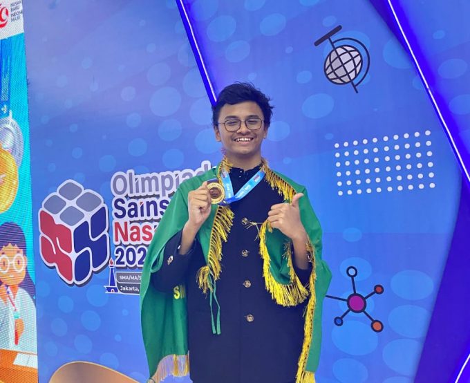 Muhammad Aydan Rassya Raih Medali Emas di Olimpiade Sains Nasional 2024: SMA IT Al Irsyad Al Islamiyyah Purwokerto Jaga Tradisi Juara