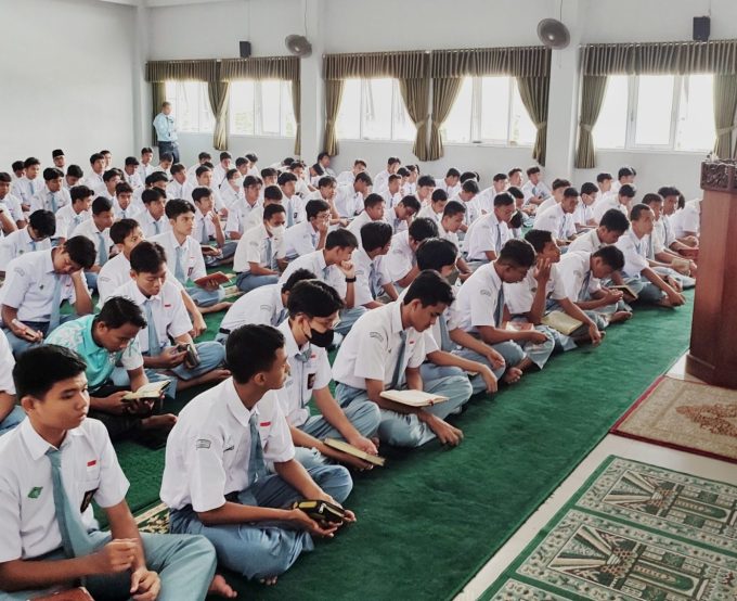 Sejukkan Hati, Siswa Awali Hari dengan Membaca Al Quran